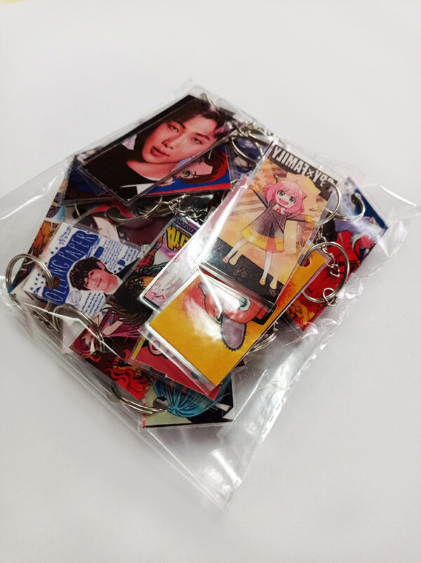 Set de imágenes Random de 50 llaveros plastificados - Imagen 3
